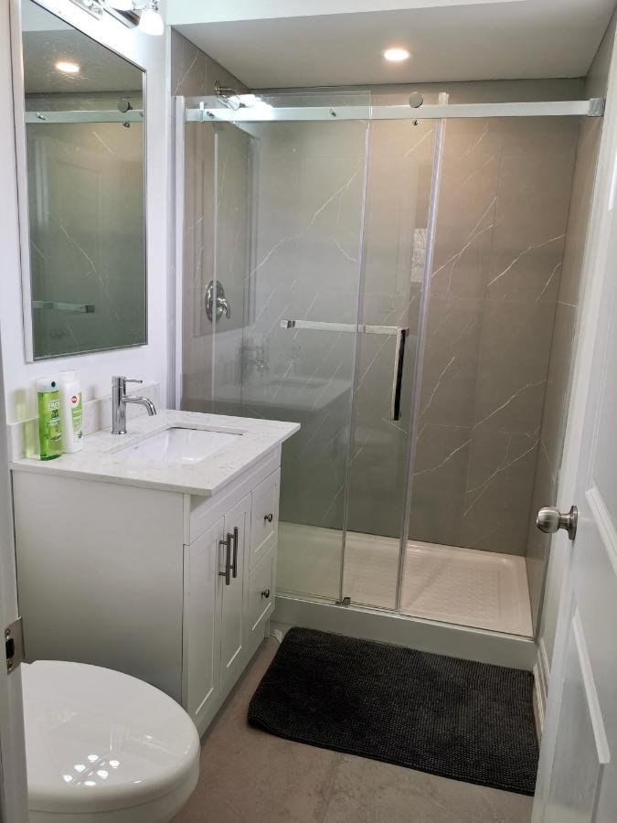 Private Rooms In House In North York Shared Kitchen Toronto Exterior foto
