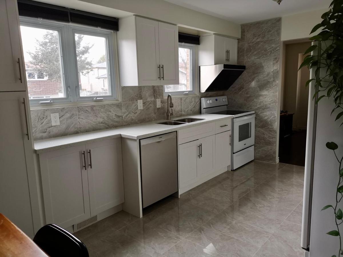 Private Rooms In House In North York Shared Kitchen Toronto Exterior foto